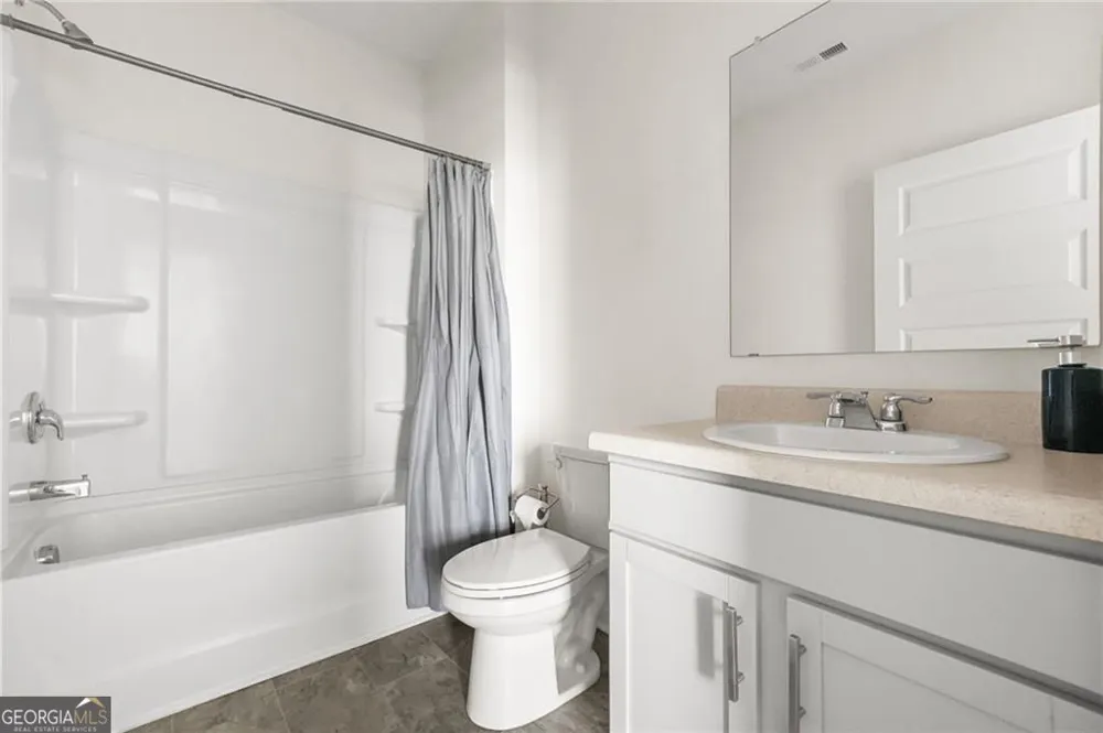 32 Graham Campbell LN Statham, GA 30666