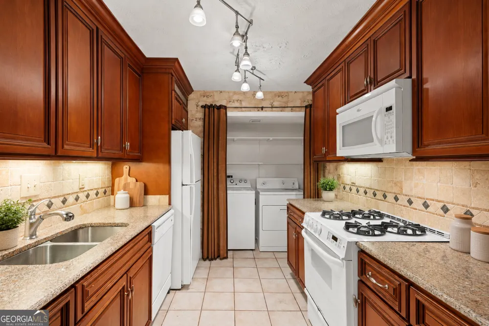 407 Natchez TRCE Sandy Springs, GA 30350