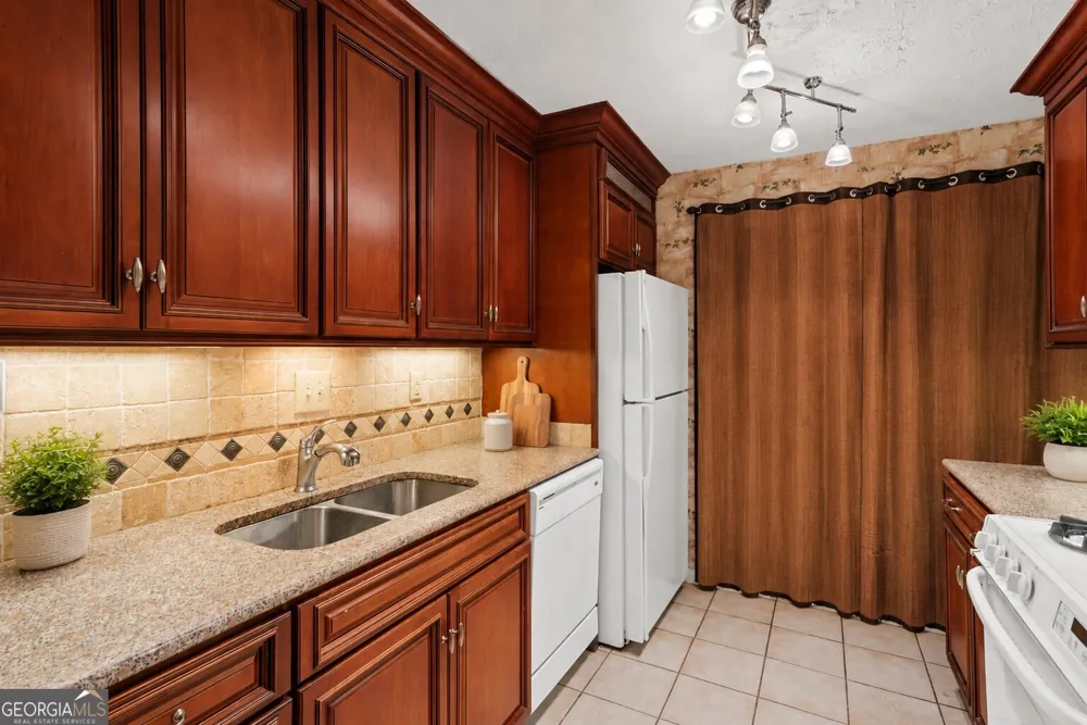407 Natchez TRCE Sandy Springs, GA 30350