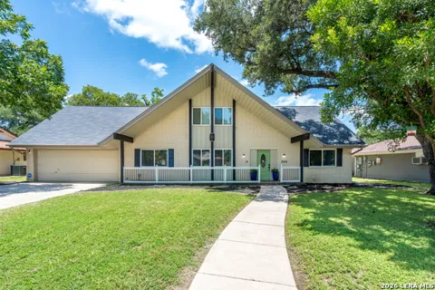 709 BALFOUR DR