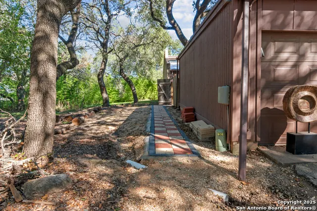 12031 Arms Way Live Oak, TX 78233