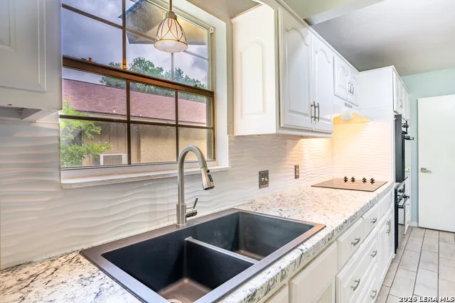 1107 Donna Kay Dr. Kerrville, TX 78028