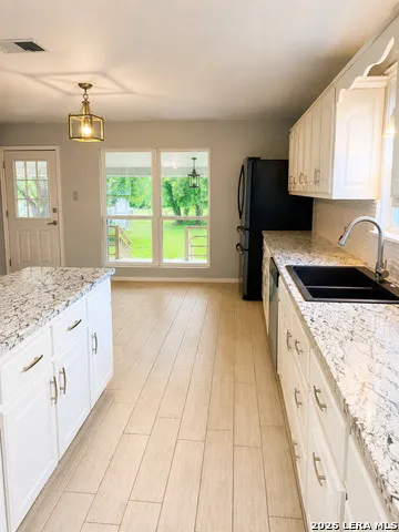 1107 Donna Kay Dr. Kerrville, TX 78028