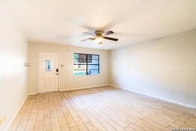 1107 Donna Kay Dr. Kerrville, TX 78028