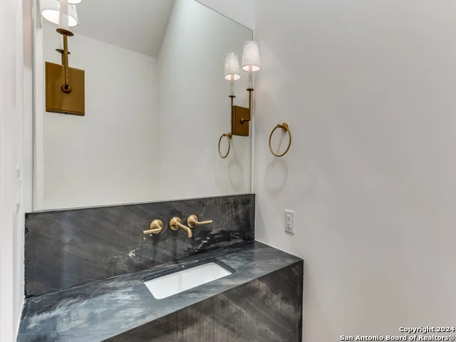 103 E WILDWOOD #B San Antonio, TX 78212