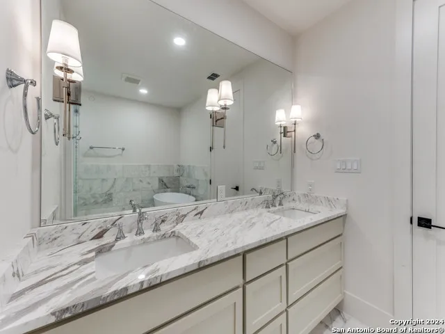 103 E WILDWOOD #B San Antonio, TX 78212