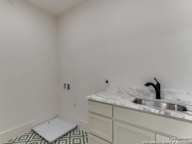103 E WILDWOOD #B San Antonio, TX 78212