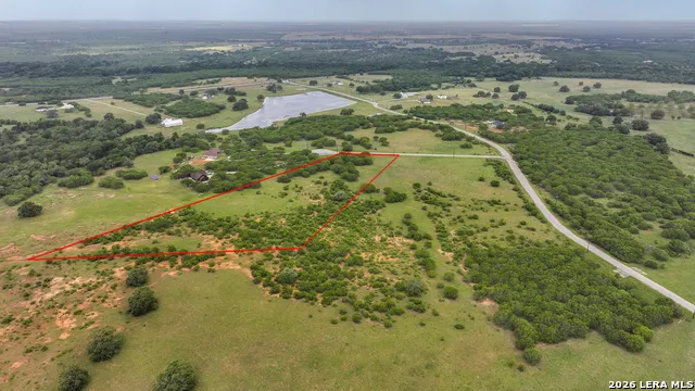 10 Patriot Circle Luling, TX 78648