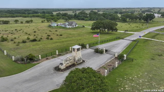 10 Patriot Circle Luling, TX 78648
