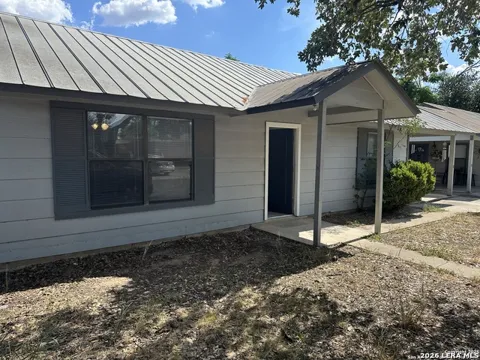 401 W Adams