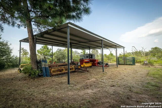 1031 Angel Lake Estates Alleyton, TX 78935