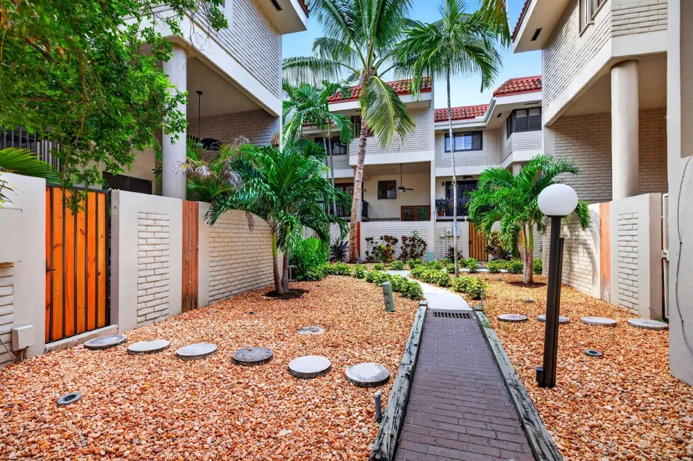 1401 NE 9th Street #20 Fort Lauderdale, FL 33304