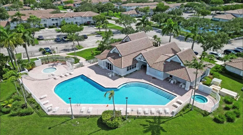 552 NW 208th Terrace Pembroke Pines, FL 33029