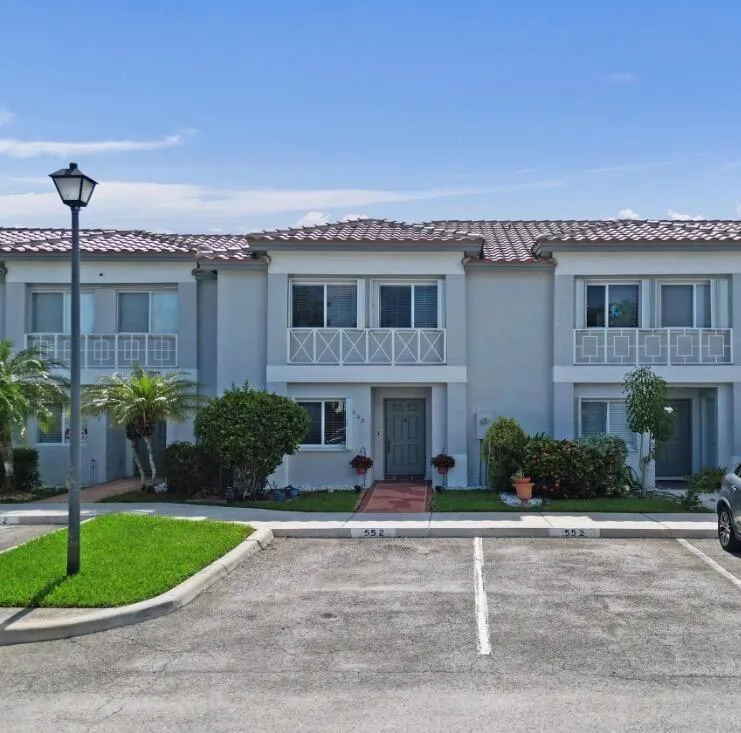 552 NW 208th Terrace Pembroke Pines, FL 33029