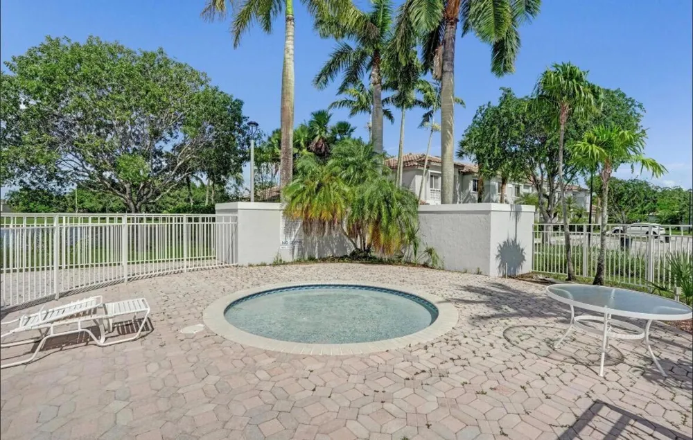 552 NW 208th Terrace Pembroke Pines, FL 33029