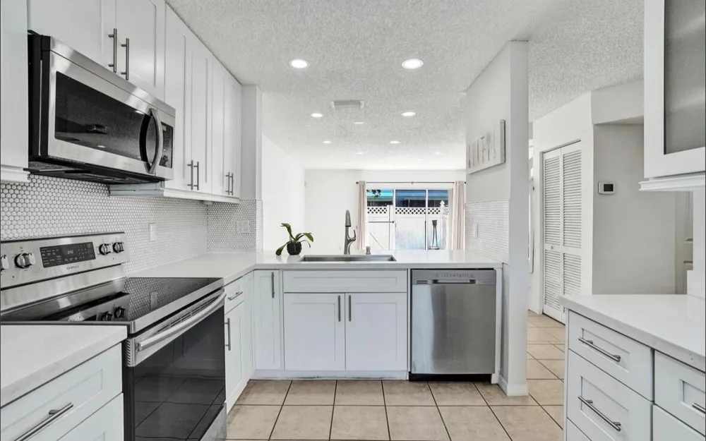 552 NW 208th Terrace Pembroke Pines, FL 33029