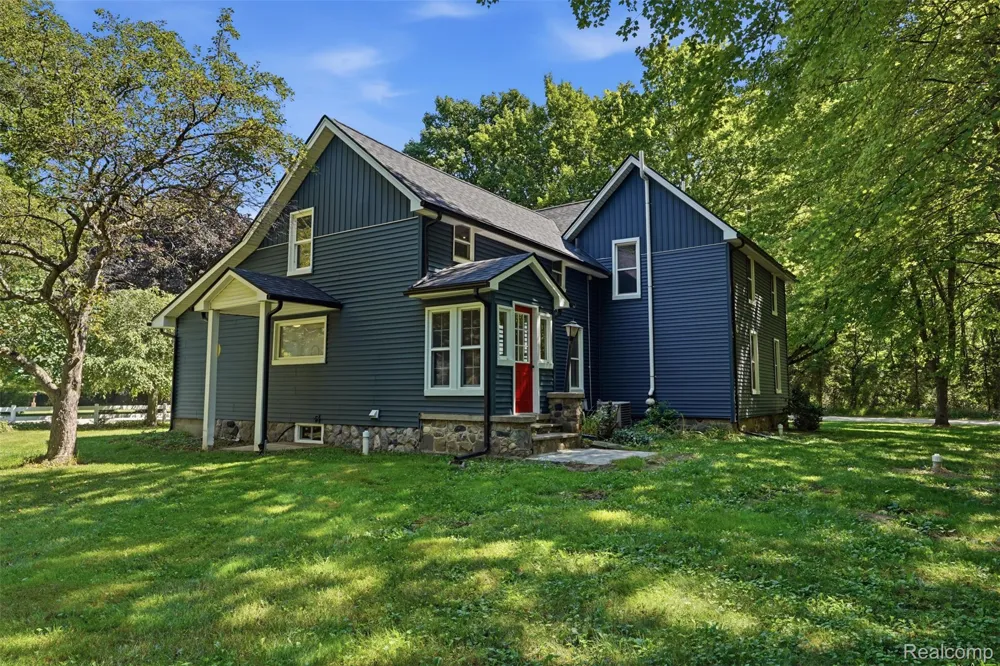 8880 Cedar Lake Road Putnam Township, MI 48169