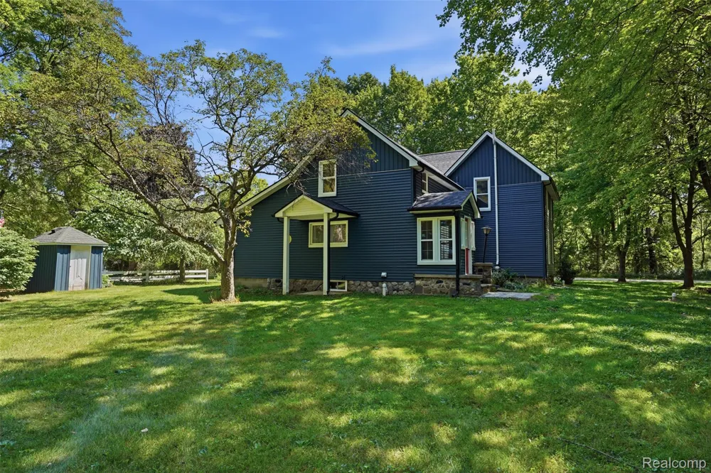 8880 Cedar Lake Road Putnam Township, MI 48169