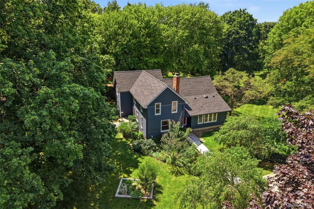 8880 Cedar Lake Road Putnam Township, MI 48169