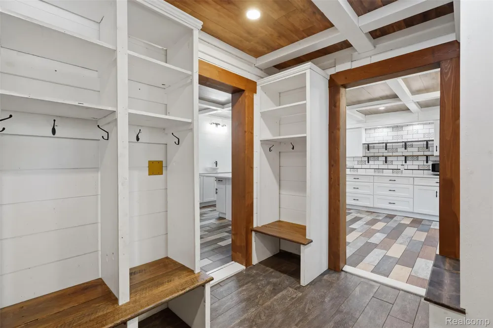 8880 Cedar Lake Road Putnam Township, MI 48169