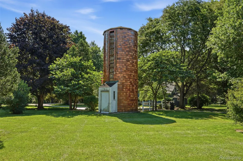 8880 Cedar Lake Road Putnam Township, MI 48169