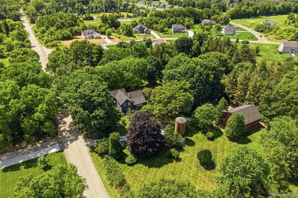 8880 Cedar Lake Road Putnam Township, MI 48169
