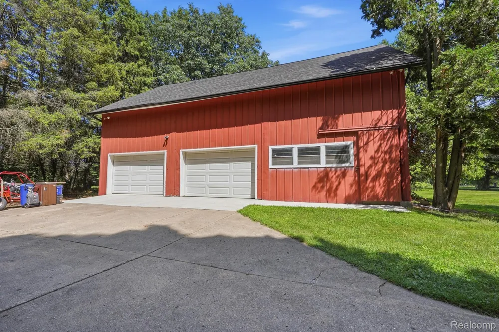 8880 Cedar Lake Road Putnam Township, MI 48169