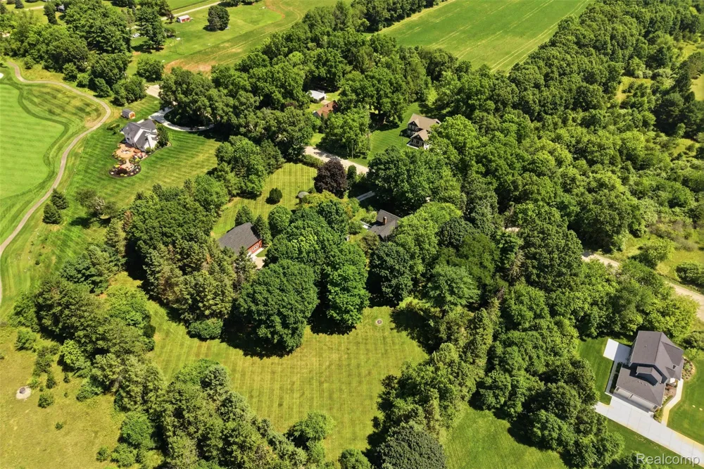 8880 Cedar Lake Road Putnam Township, MI 48169