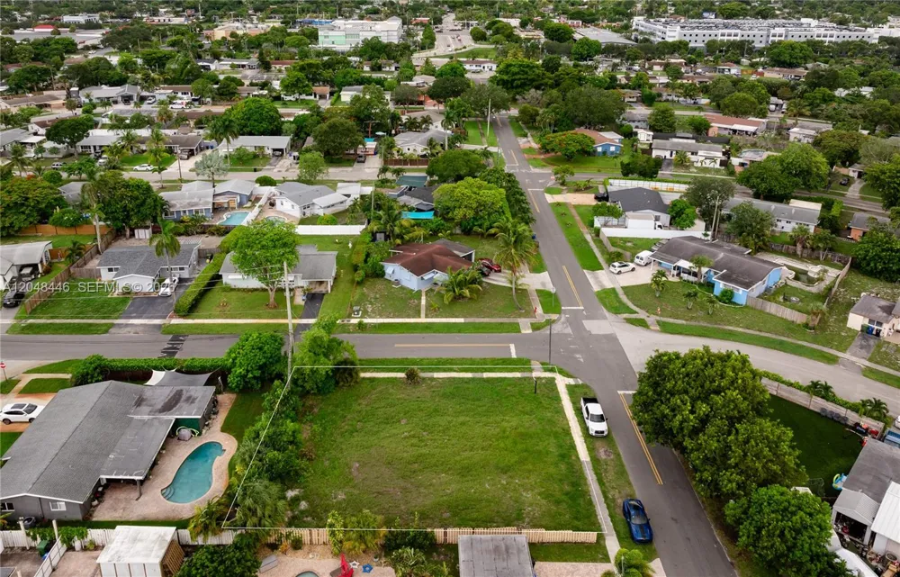 3644 SW 21st Street Fort Lauderdale, FL 33312