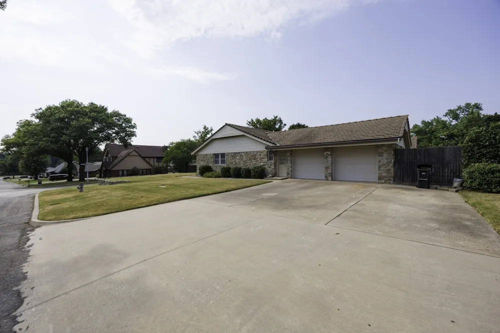 2918 Longridge Lane Bartlesville, OK 74006