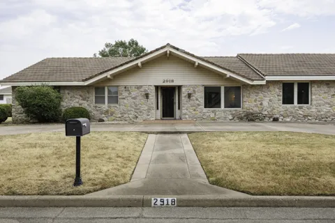 2918 Longridge Lane