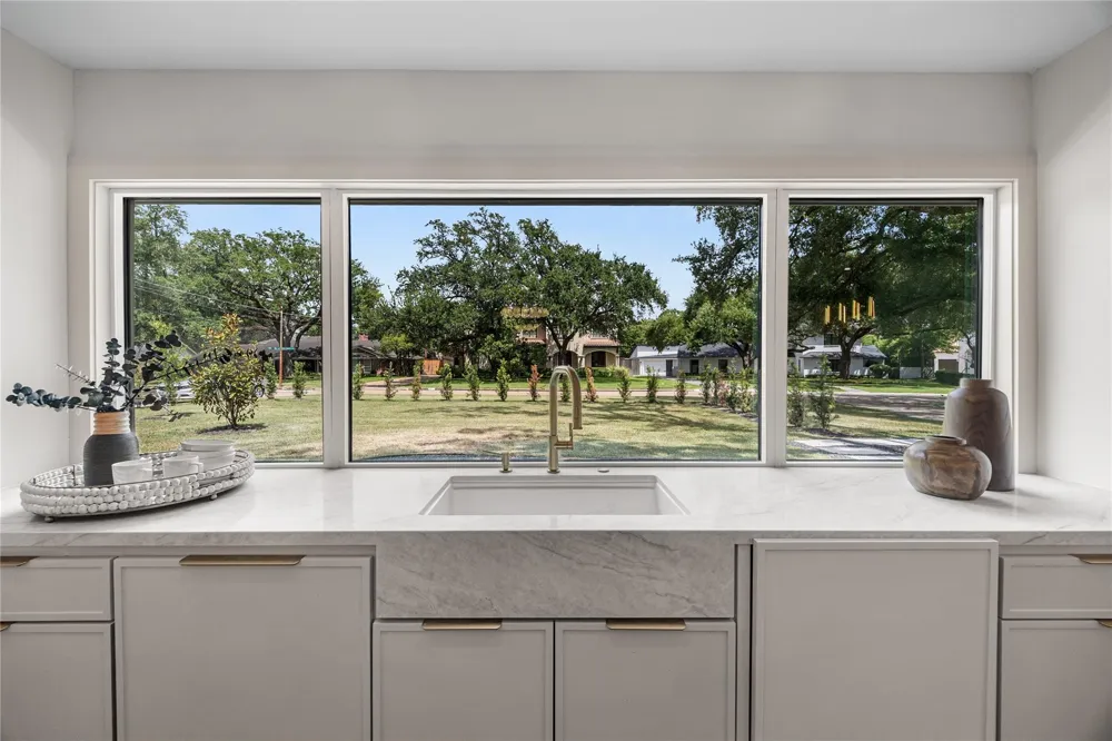 5642 Pine Forest Road Houston, TX 77056