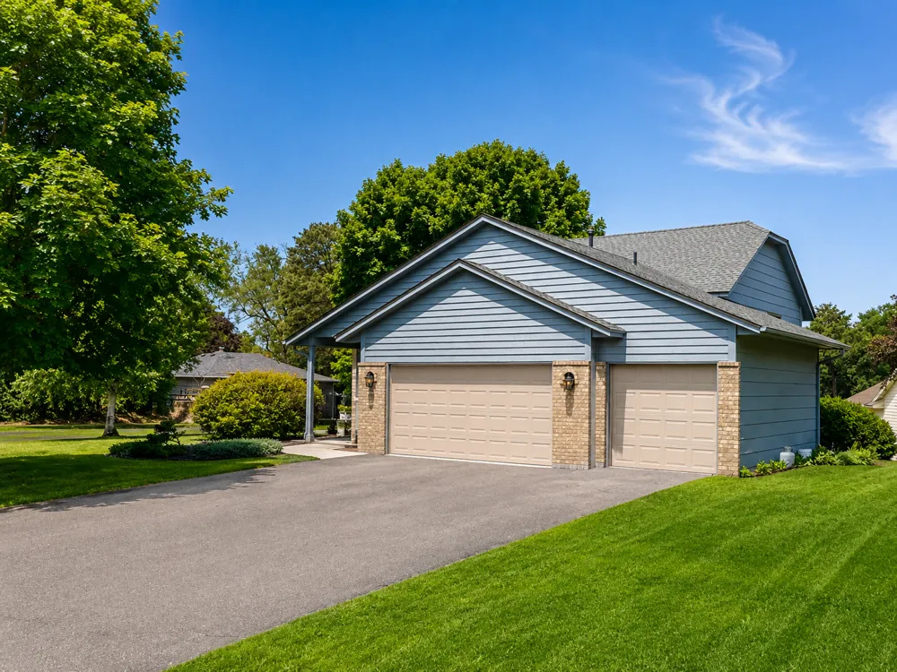 940 Douglas Court Anoka, MN 55303
