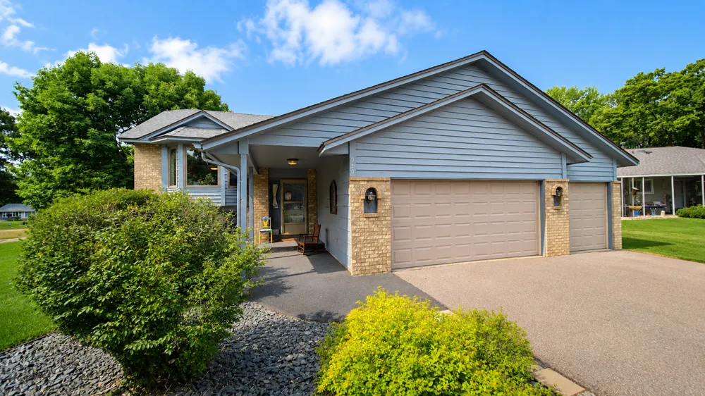 940 Douglas Court Anoka, MN 55303