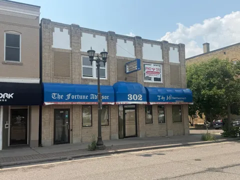 302 University Avenue W
