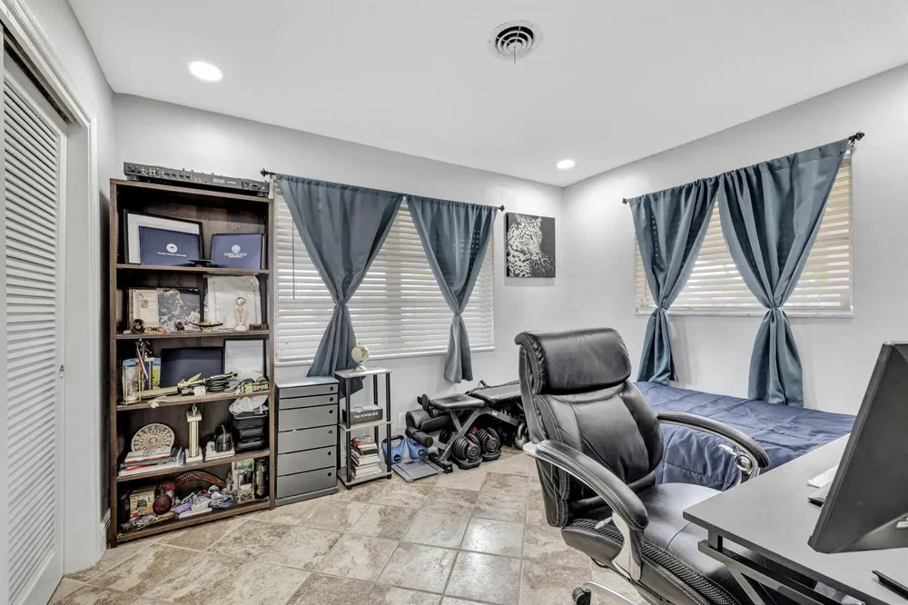 4901 NW 27th Way Tamarac, FL 33309