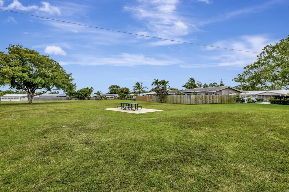 4901 NW 27th Way Tamarac, FL 33309