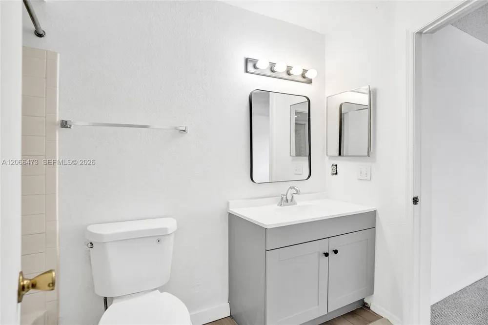 2796 S University Dr #2201 Davie, FL 33328