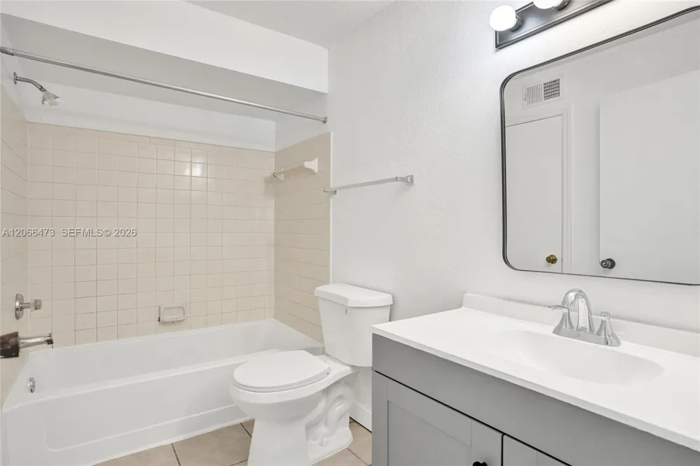 2796 S University Dr #2201 Davie, FL 33328