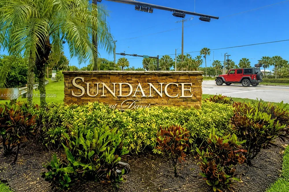 2796 S University Dr #2201 Davie, FL 33328