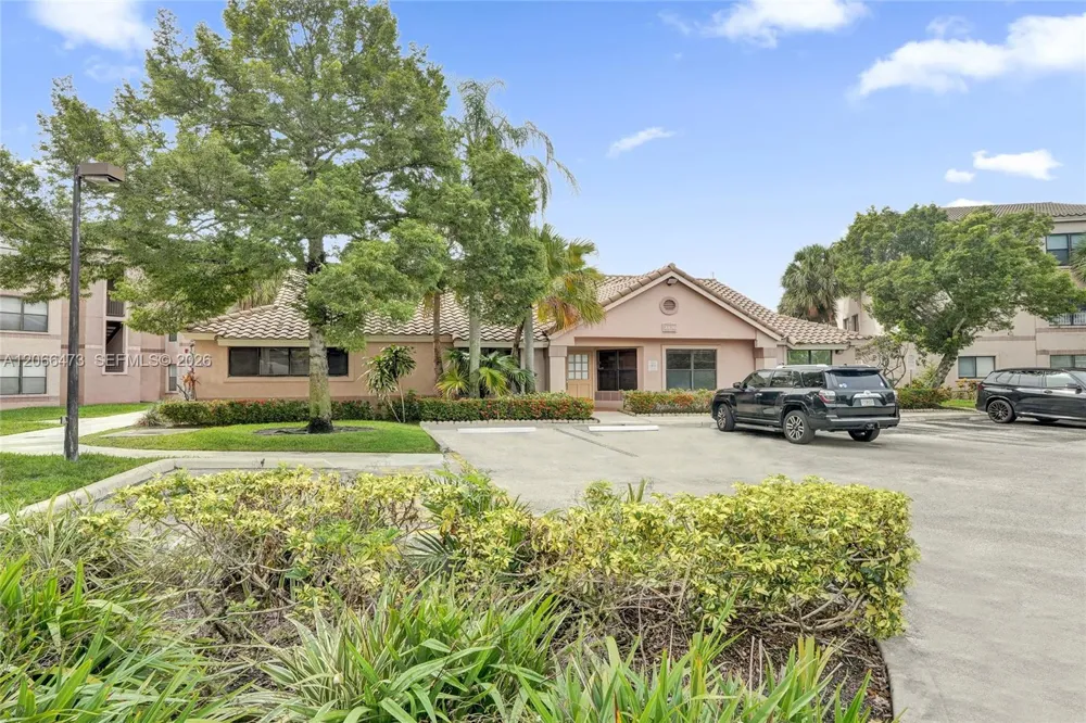 2796 S University Dr #2201 Davie, FL 33328