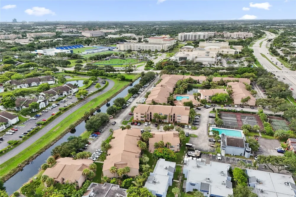 2796 S University Dr #2201 Davie, FL 33328