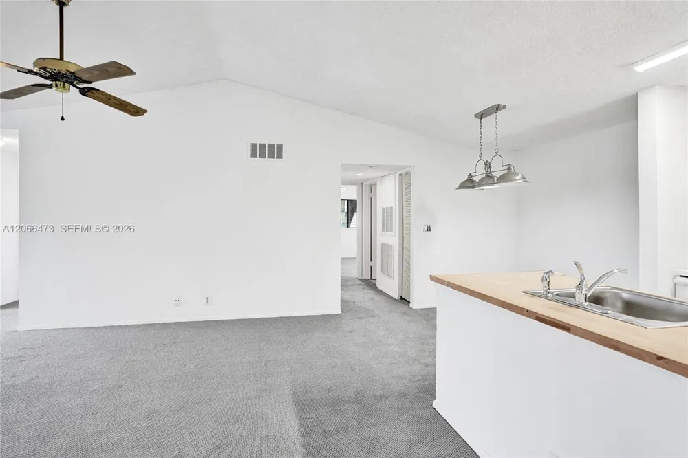 2796 S University Dr #2201 Davie, FL 33328