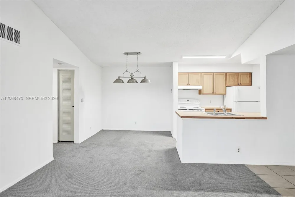 2796 S University Dr #2201 Davie, FL 33328