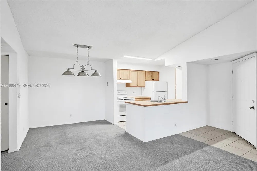 2796 S University Dr #2201 Davie, FL 33328