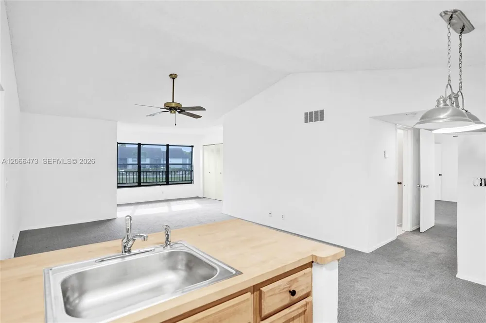 2796 S University Dr #2201 Davie, FL 33328