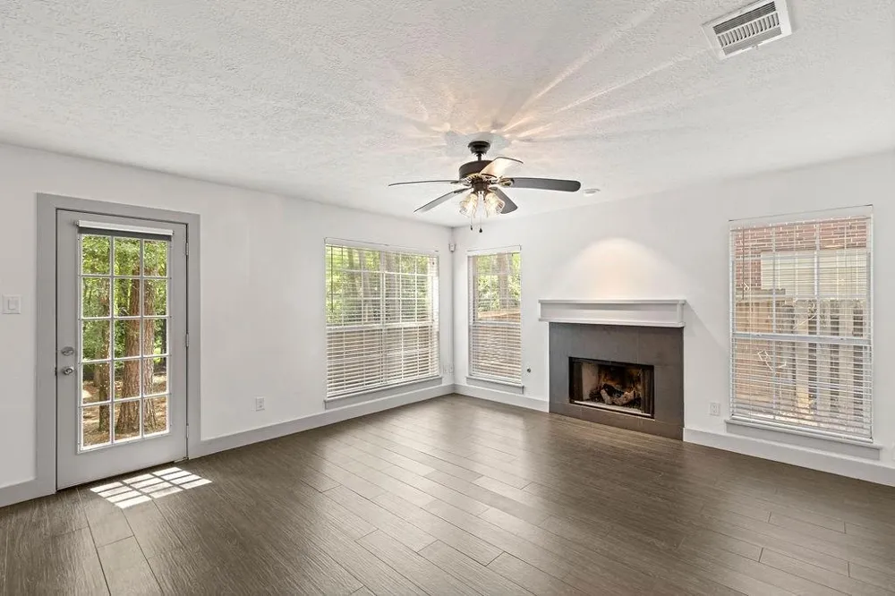 39 W Tallowberry Drive The Woodlands, TX 77381