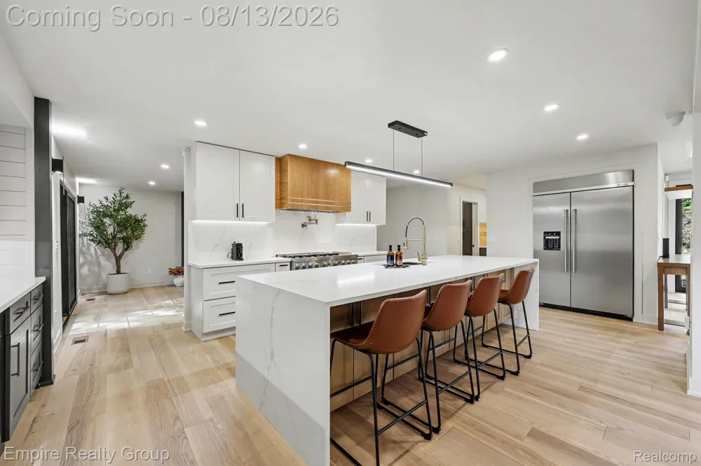4340 Queens Way Bloomfield Charter Township, MI 48304