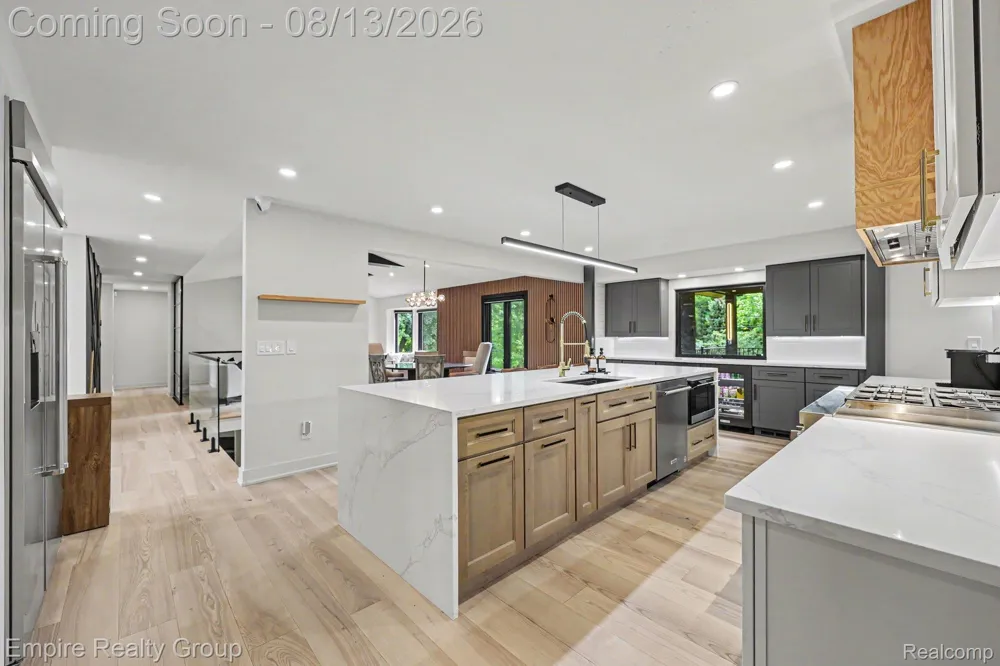 4340 Queens Way Bloomfield Charter Township, MI 48304