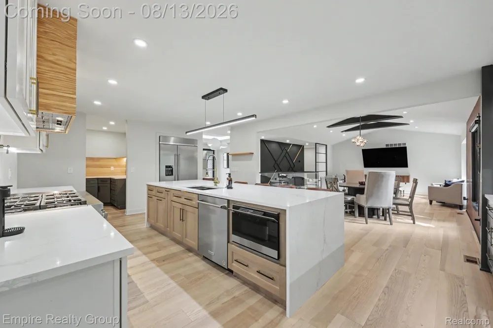4340 Queens Way Bloomfield Charter Township, MI 48304